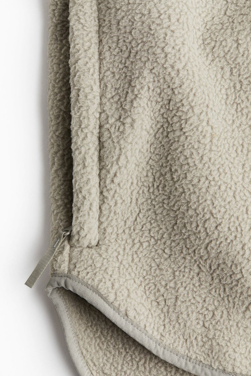 H&M Teddy Sports Gilet  - Image 4
