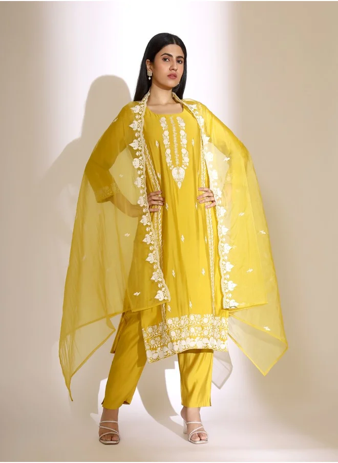 آي شين Straight Fit Embroidered Pattern Round Neck Three-Quarter Sleeves Mustard Colour Woven Cotton Kurta Set for Women with Semi Elastic Closure - A Statement Piece for Every Look