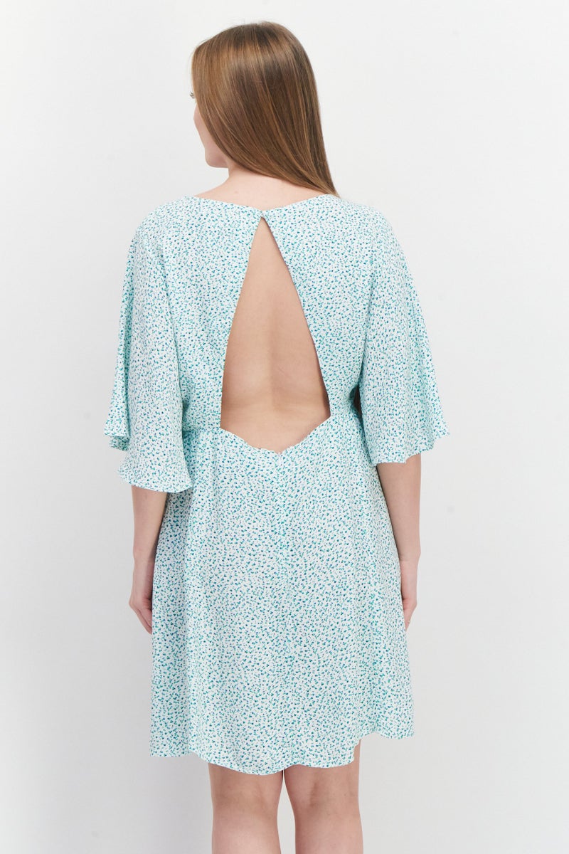 NA-KD فستان ميني مزخرف بالورود للنساء، مجموعة خضراء - Image 2