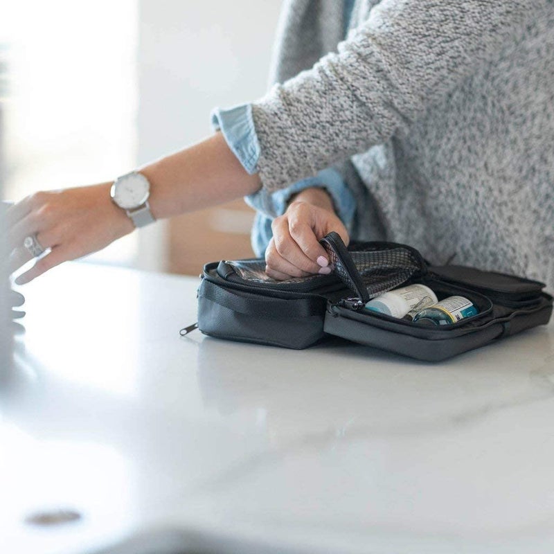 NOMATIC حقيبة أدوات التجميل NOMATIC للسفر - رائعة لأدوات التجميل بحجم السفر - حقيبة أساسية للسفر - حقيبة مكياج للسفر، (أسود)، كبير V2 - Image 4