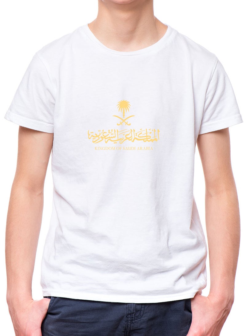 لوحة تيشيرت قطن للأطفال مناسب للأولاد والبنات لمناسبة اليوم الوطني السعودي أو للفخر بالانتماء للوطن في كل الأوقات - Image 3