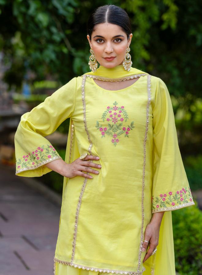 KASYA Yellow Embroidered Kurta with Flared Pant and Chiffon Dupatta Set - Image 4