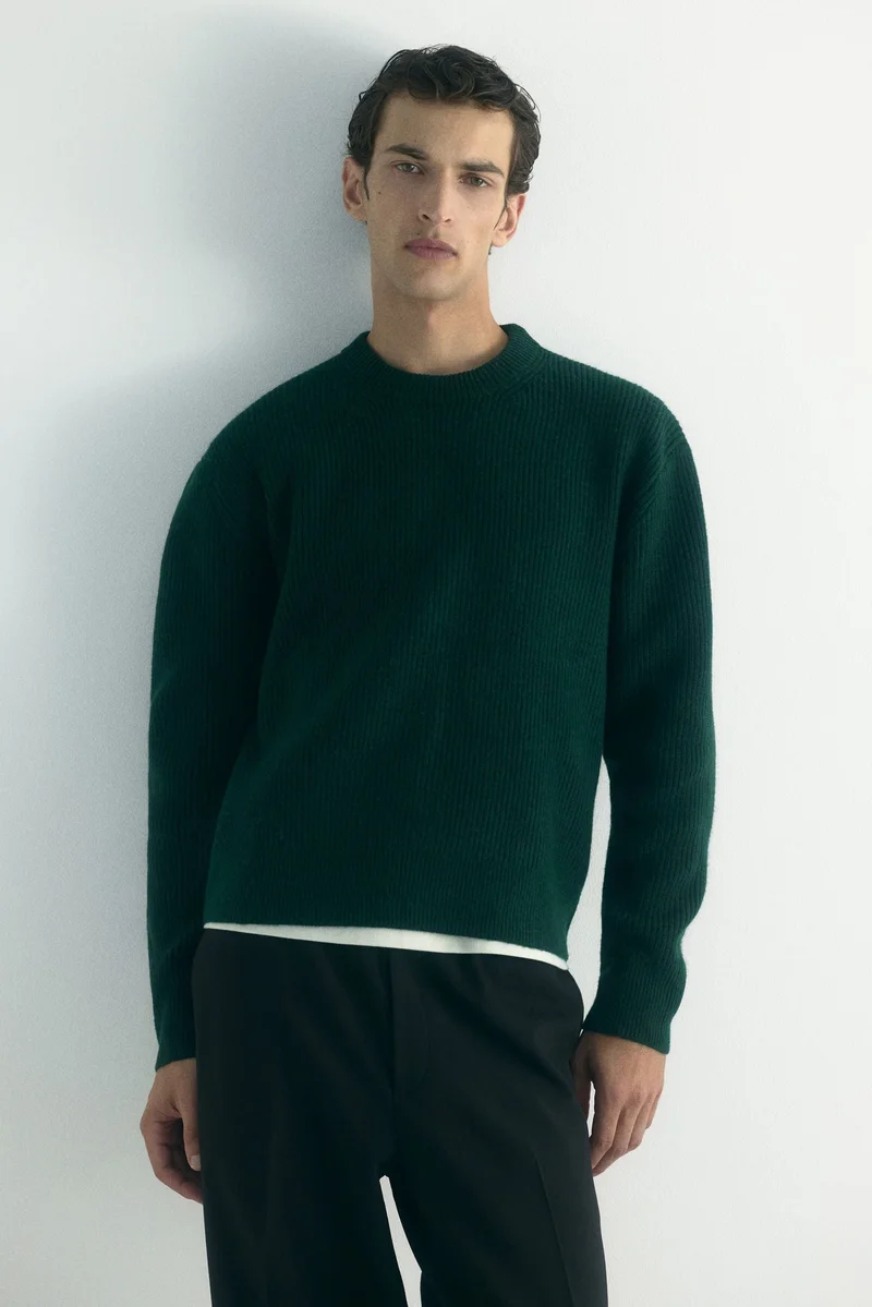 اتش اند ام كنزة محبوكة بتصميم مرن وبقصّة واسعة