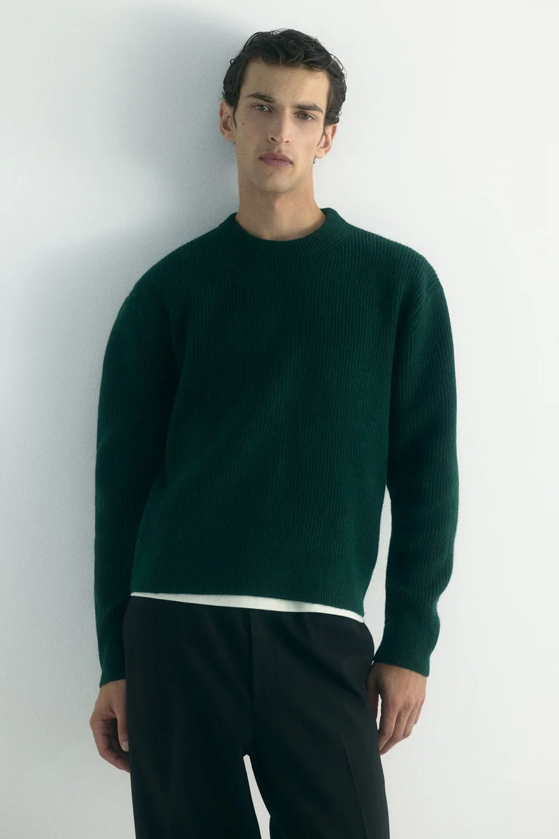 اتش اند ام كنزة محبوكة بتصميم مرن وبقصّة واسعة