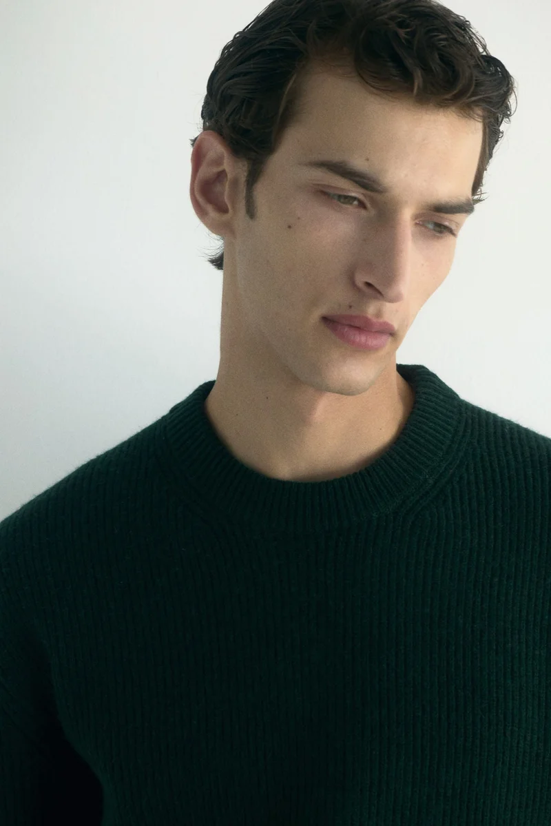 اتش اند ام كنزة محبوكة بتصميم مرن وبقصّة واسعة