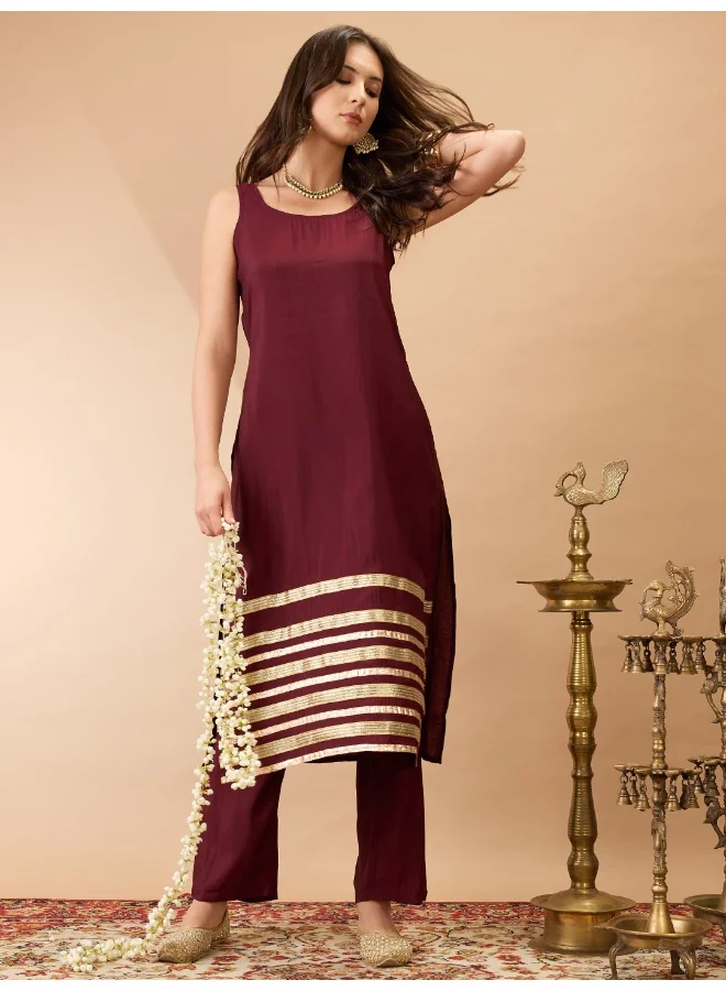 جلو باص Women Brown Sleeveless Round Neck Gotta Lace hem Straight Kurta With Pant Festive Set