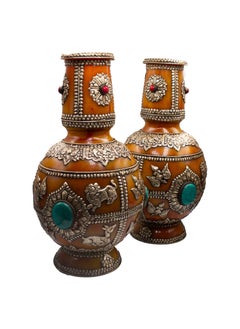 Alpine Crystals UAE Antique Amber Pair of Flower Vase with Silver Carving, Rubies Gemstone and Turquoise Crystal Home Decor Vases  - Image 3