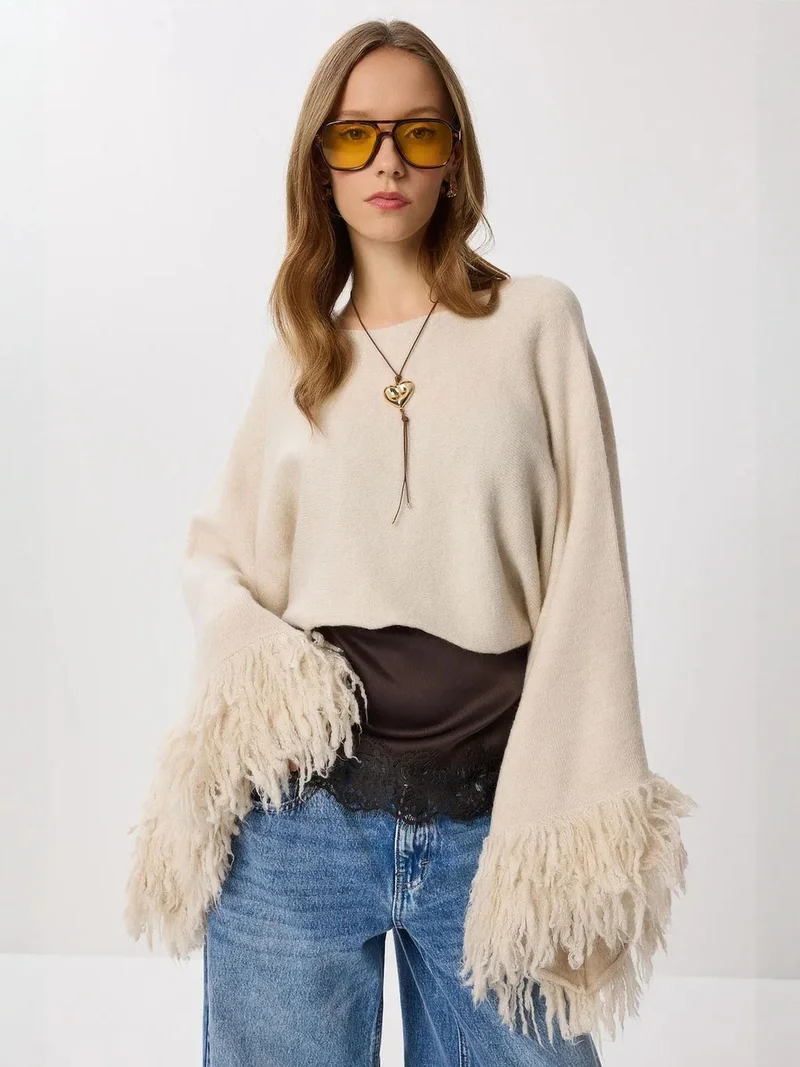 Lovely Istanbul ISTANBUL Textured Crop Sweater with Tassels
