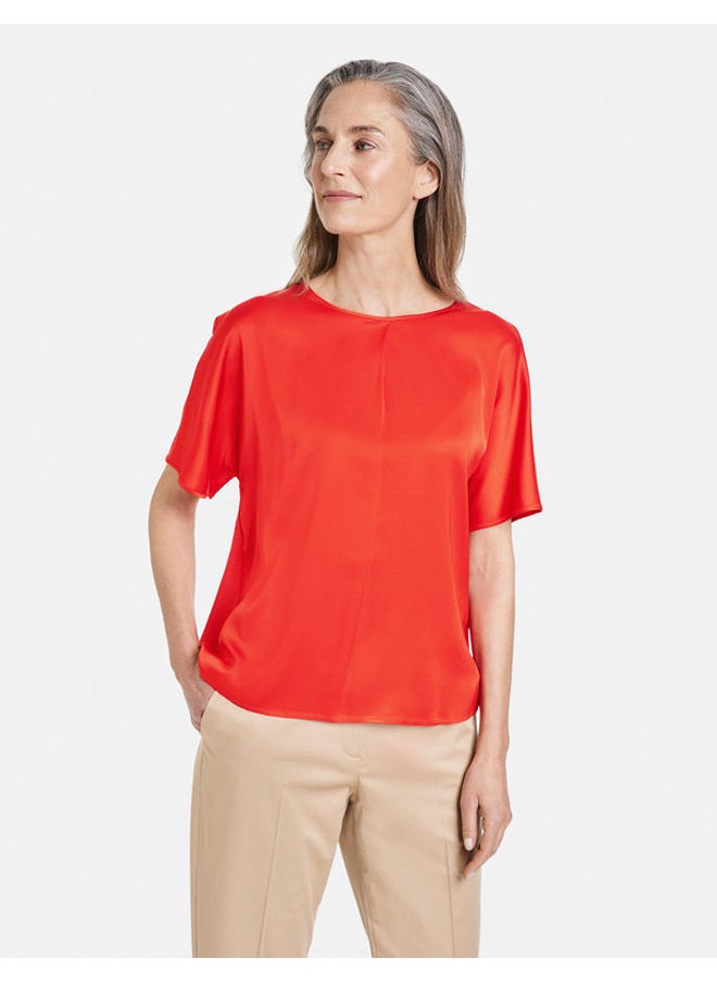 Blouse top with an inverted pleat