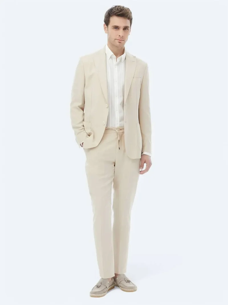 كيب بدلة بيج سادة بقصة عصرية