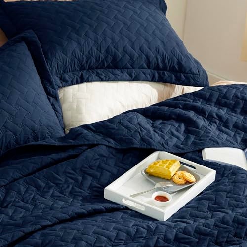 Bedsure أغطية سرير كينج من بيدشير - أغطية سرير خفيفة الحجم كينج بنمط نسج السلة، لحاف ناعم، غطاء مريح باللون الأزرق لجميع الفصول (106" x 96") - Image 5