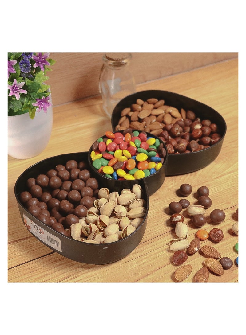 أم بي طبق تسالي بلاستيك على شكل فيونكة مقسم الى ثلاثة اجزاء قد يتغير اللون - Image 1