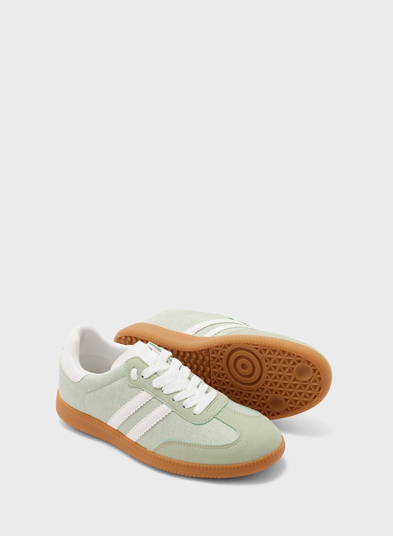 جينجر حذاء رياضي بتفاصيل مخططة - Image 3