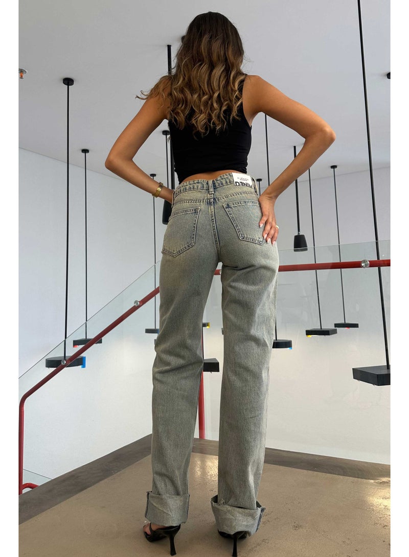 CIZARO Straight-Leg - High-Waist Light Vintage Blue Jeans  - Image 4