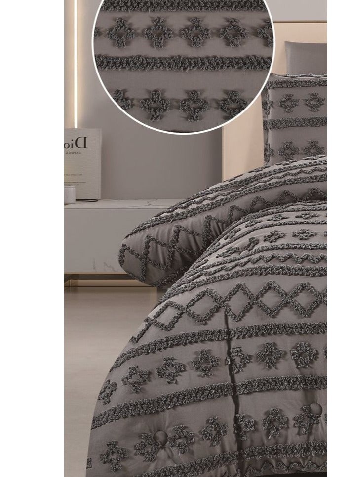 Red Rose Two-piece bridal bedspread with engraving design to add beauty and elegance to your room decor, 8 pieces, comforter size 260x240 cm  - Image 4