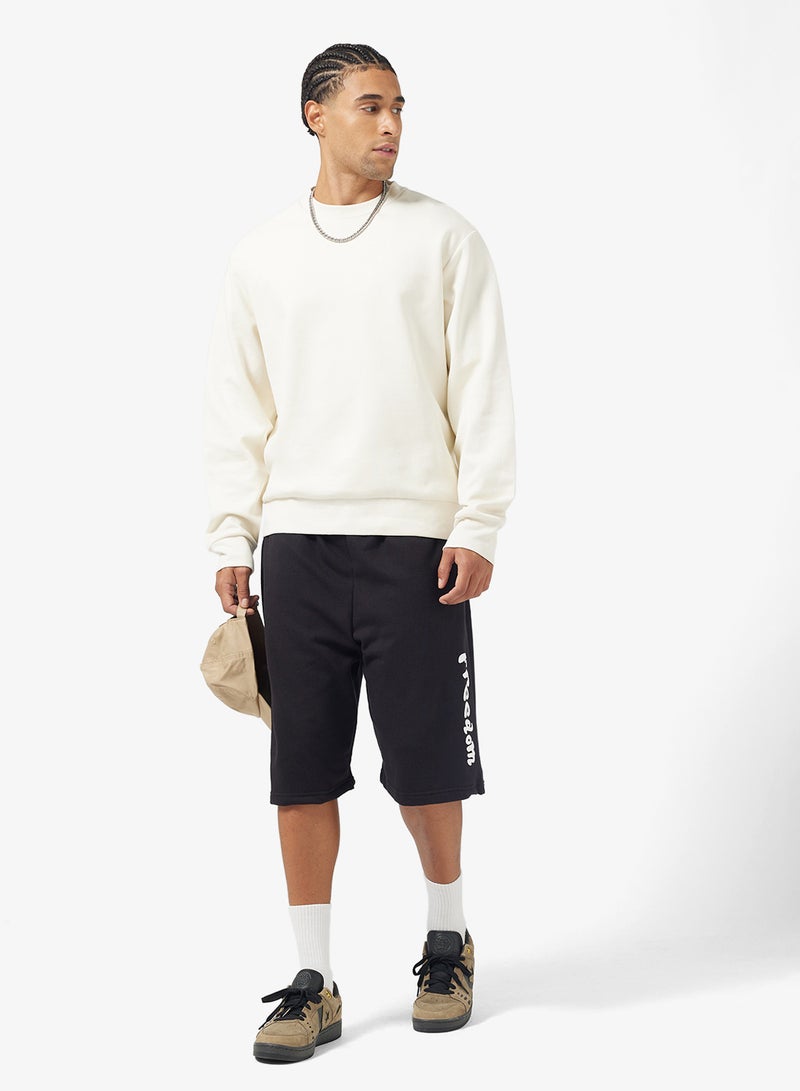 سفنتي فايف شورت بطبعة جرافيك - Image 2