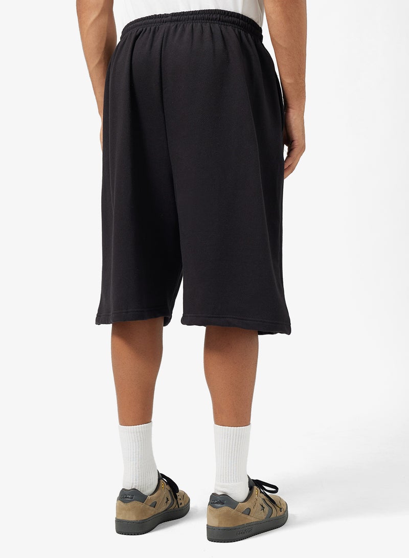 سفنتي فايف شورت بطبعة جرافيك - Image 3