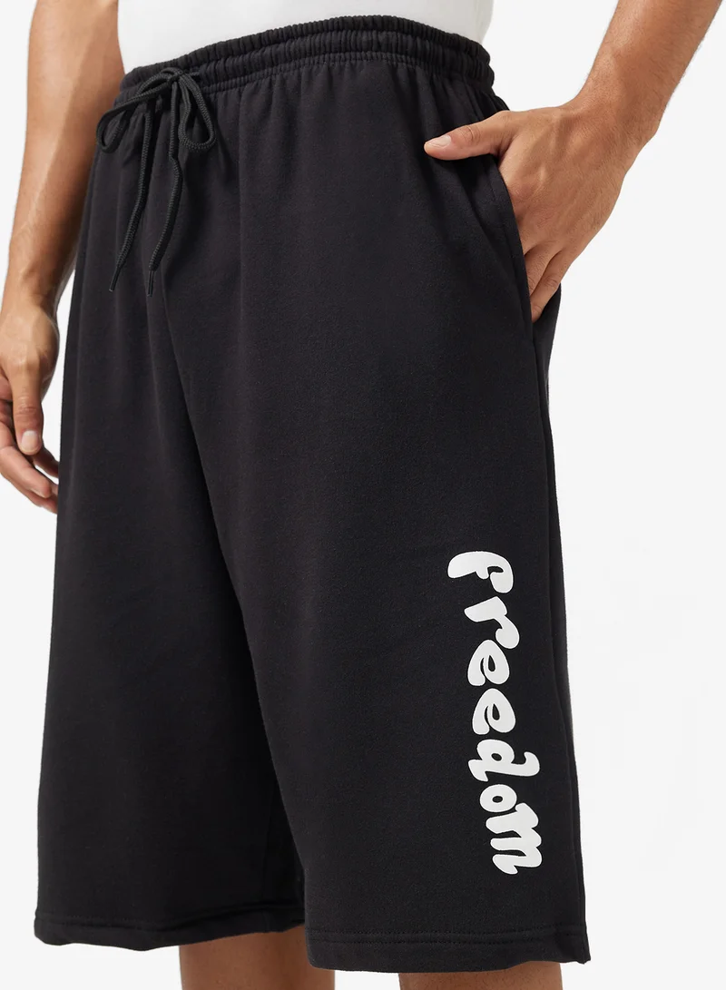 سفنتي فايف Graphic Print Shorts
