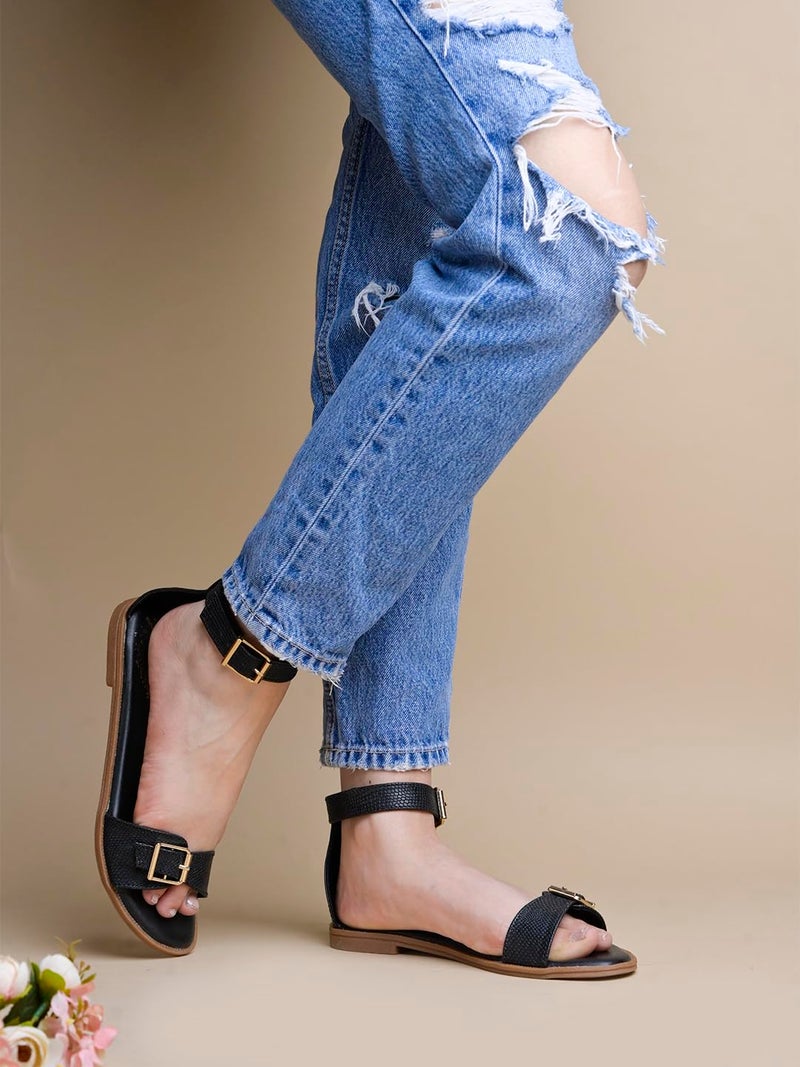 Shoetopia صنادل شوتوبيا الأنيقة والمريحة ذات حزام الكاحل المسطحة للنساء والفتيات | مرنة | ملابس يومية غير رسمية | عصرية - Image 4