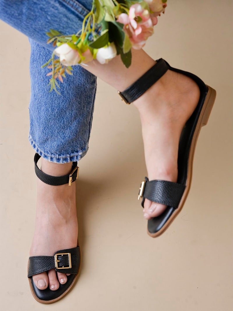 Shoetopia صنادل شوتوبيا الأنيقة والمريحة ذات حزام الكاحل المسطحة للنساء والفتيات | مرنة | ملابس يومية غير رسمية | عصرية - Image 3