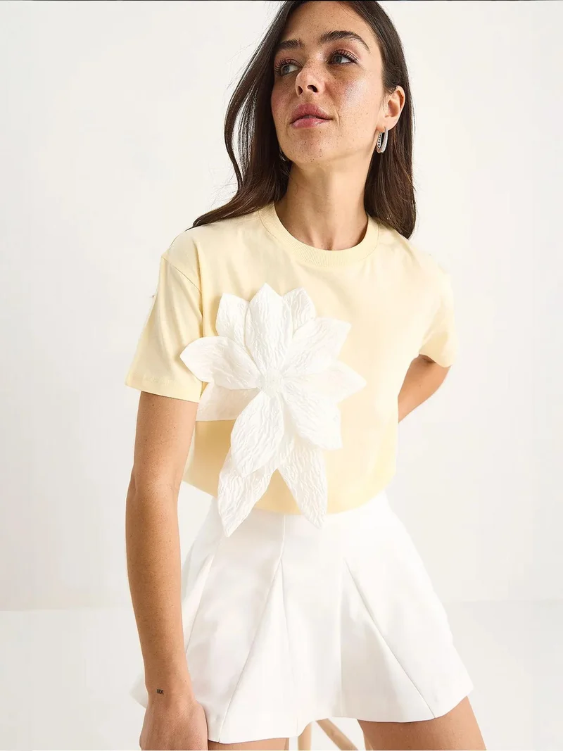 Bianco Lucci LUCCI Floral Print Crew Neck T-Shirt with Accessory Detail