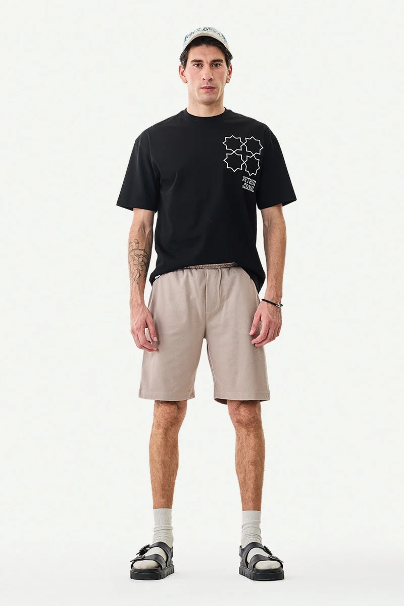 SNITCH شورت بقصة عادية بنقوش