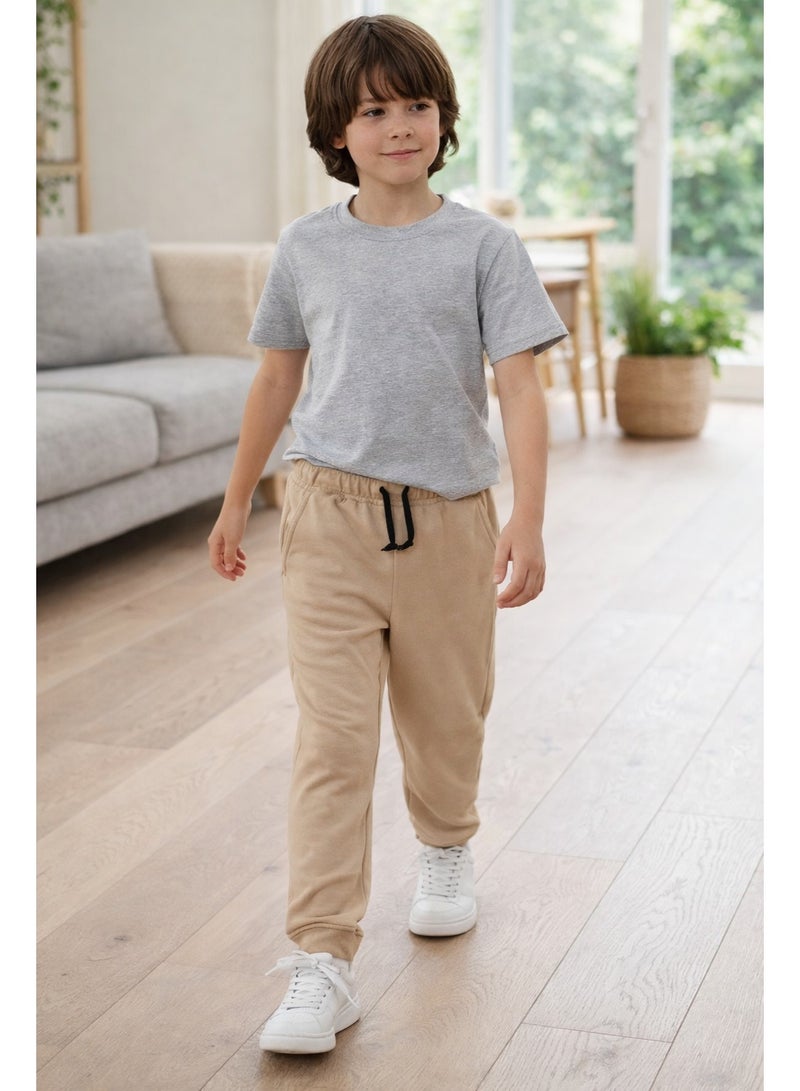 شي إن بنطلون جوجر أطفال لون بيج مناسب للبنات والأولاد، بخصر استك ورباط لراحة وثبات أفضل، خامة ناعمة ومريحة، مثالي للبس اليومي والخروج والكاجوال. - Image 4