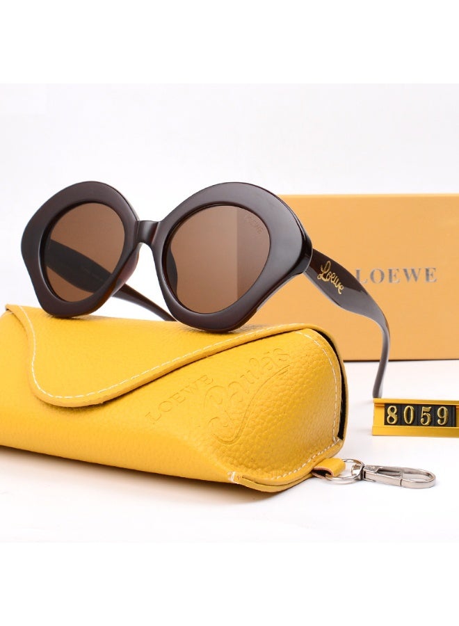 LOEWE نظارات شمسية دائرية بني داكن من لويفي مع عدسات بنية وحافظة تحمل العلامة التجارية