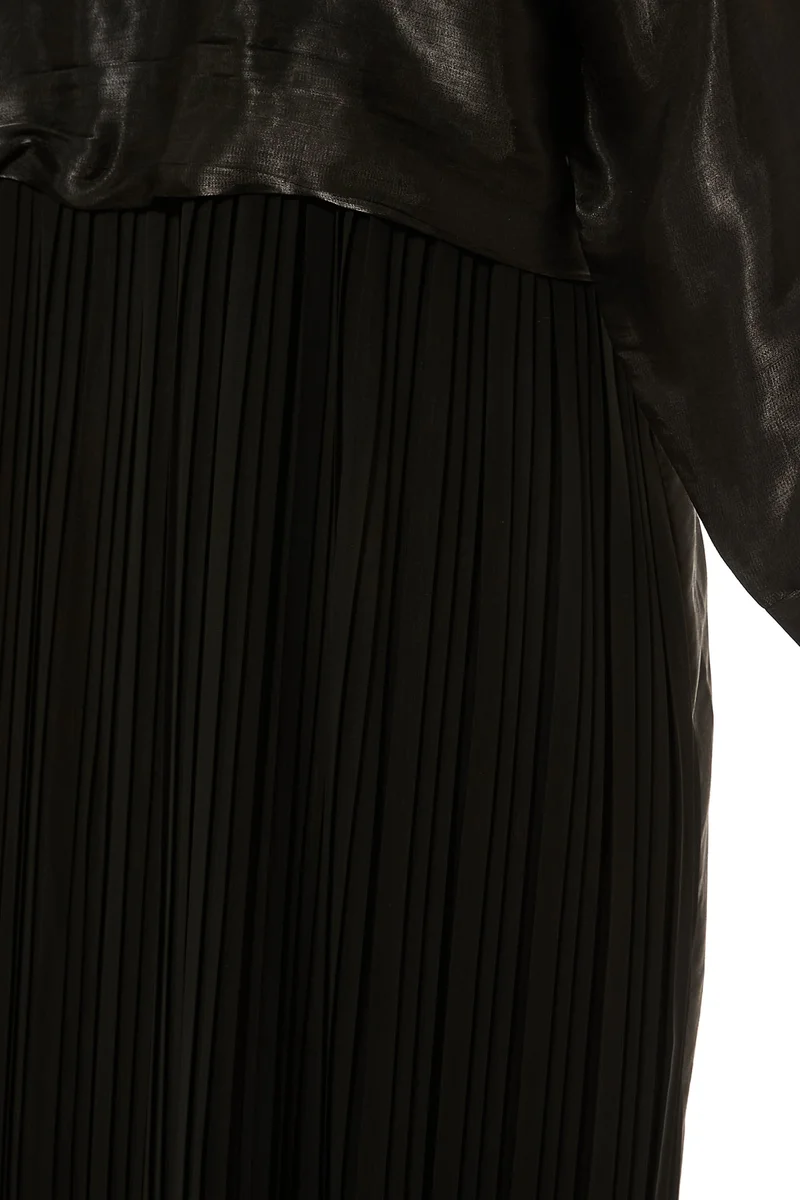 Moistreet  Pleated Detailing Abaya Set for Women | Best Price UAE