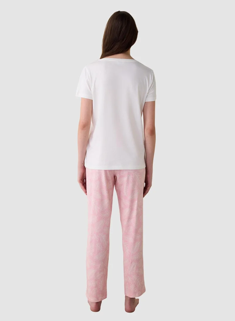 بنتي طقم بيجاما قطن وردي بنقشة زهور وياقة على شكل حرف  وأكمام قصيرة