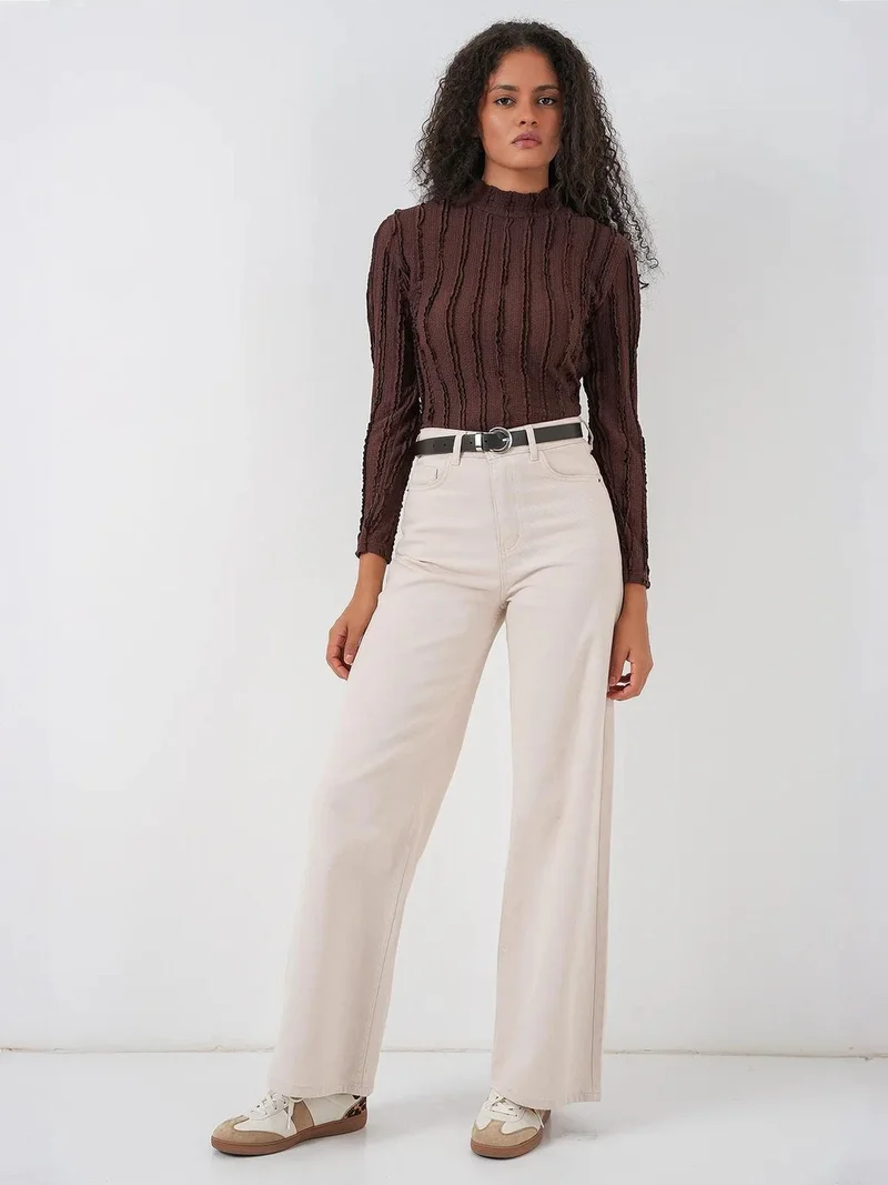 بيغ دارت بلوزة بياقة نصف عالية بنسيج بارز وقصة ضيقة