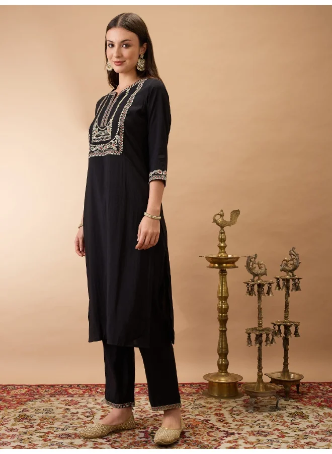 جلو باص Women Black Round Neck Zari Embroidered Yoke Straight Kurta With Pant Festive Set
