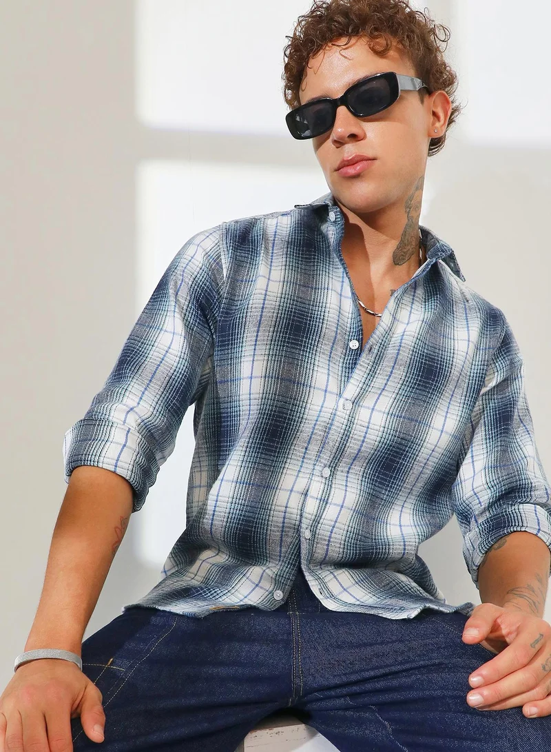 Campus Sutra Men's Navy Blue & Ivory White Ombre Buffalo Check Shirt