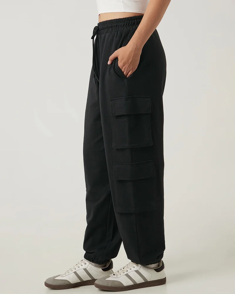 bewakoof Air 1.0Women's Black Super Loose Fit Cargo Joggers
