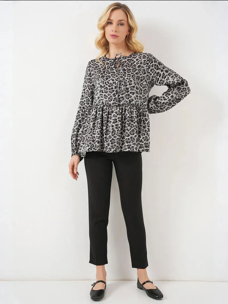 بيغ دارت بلوزة بأكمام طويلة بطبعة سيفون مع تفاصيل ربط