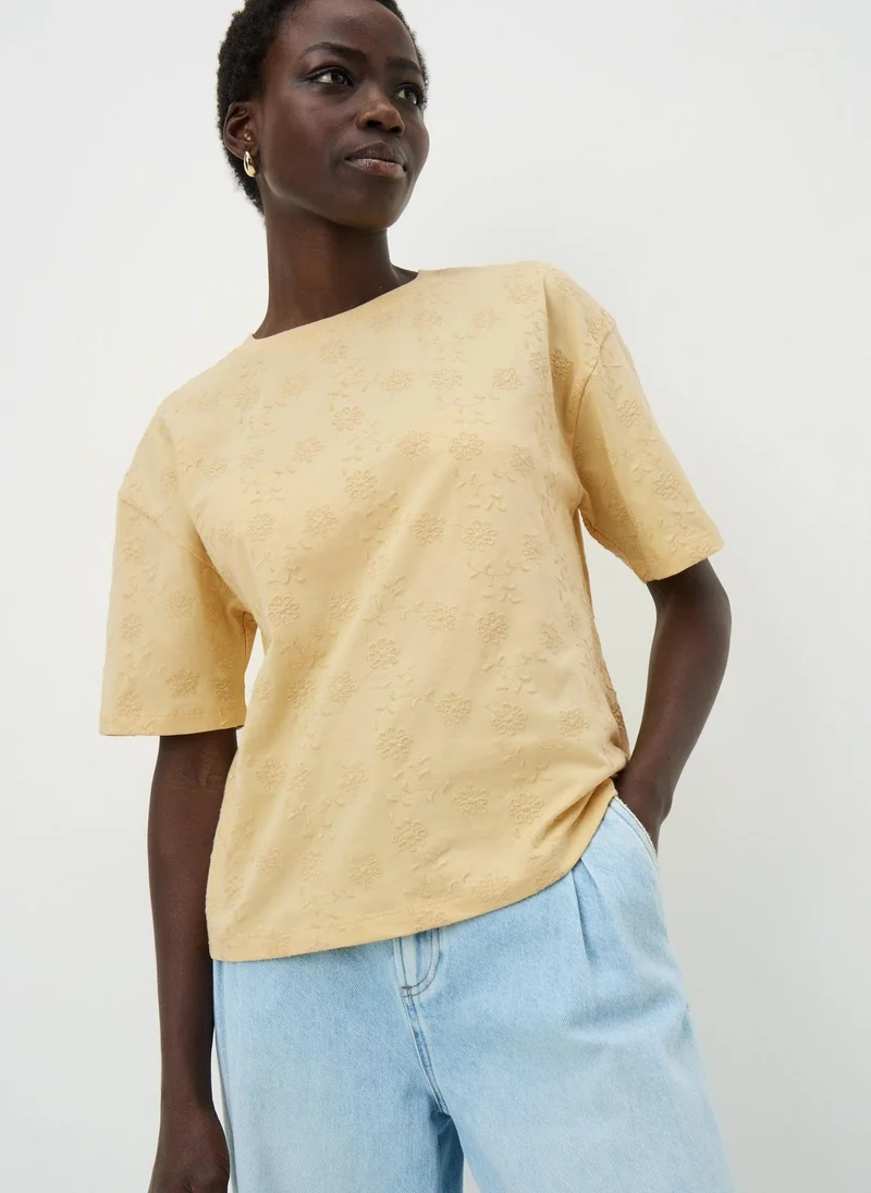 ماتلان Butter Embroidered Box Top