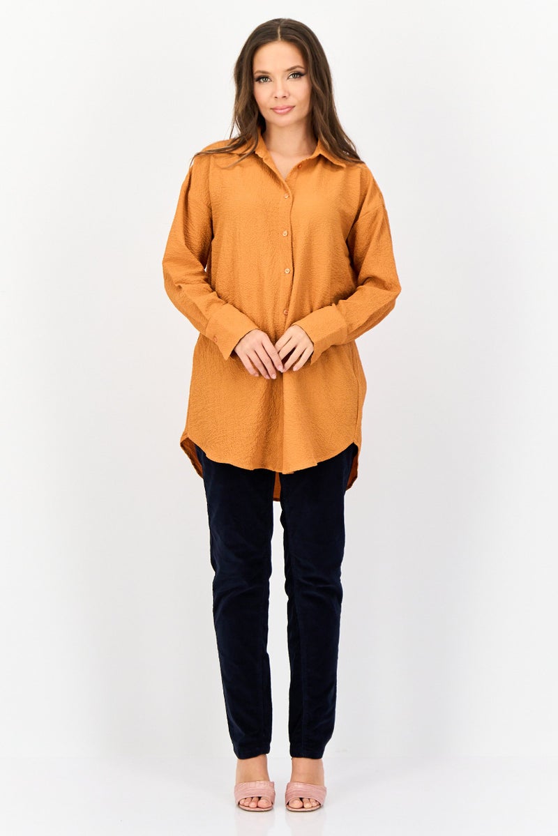 Juicy Couture قميص نسائي بأكمام طويلة و ياقة منتشرة بتصميم محكم، بني - Image 2