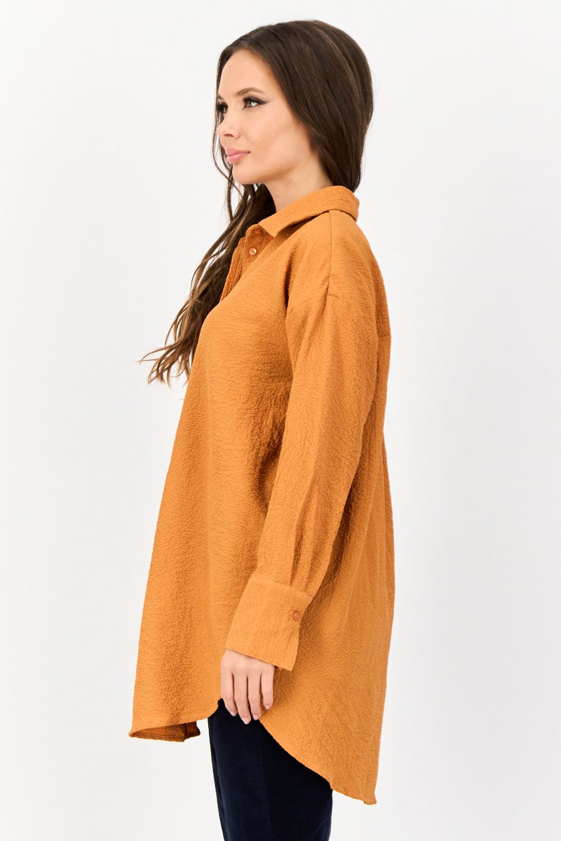 Juicy Couture قميص نسائي بأكمام طويلة و ياقة منتشرة بتصميم محكم، بني - Image 4