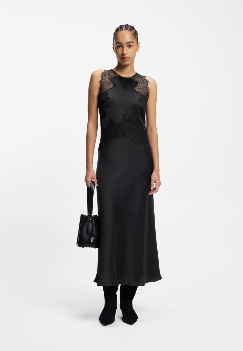 بوس فستان من الساتان بنقشة السيرساكر مزين بالدانتيل