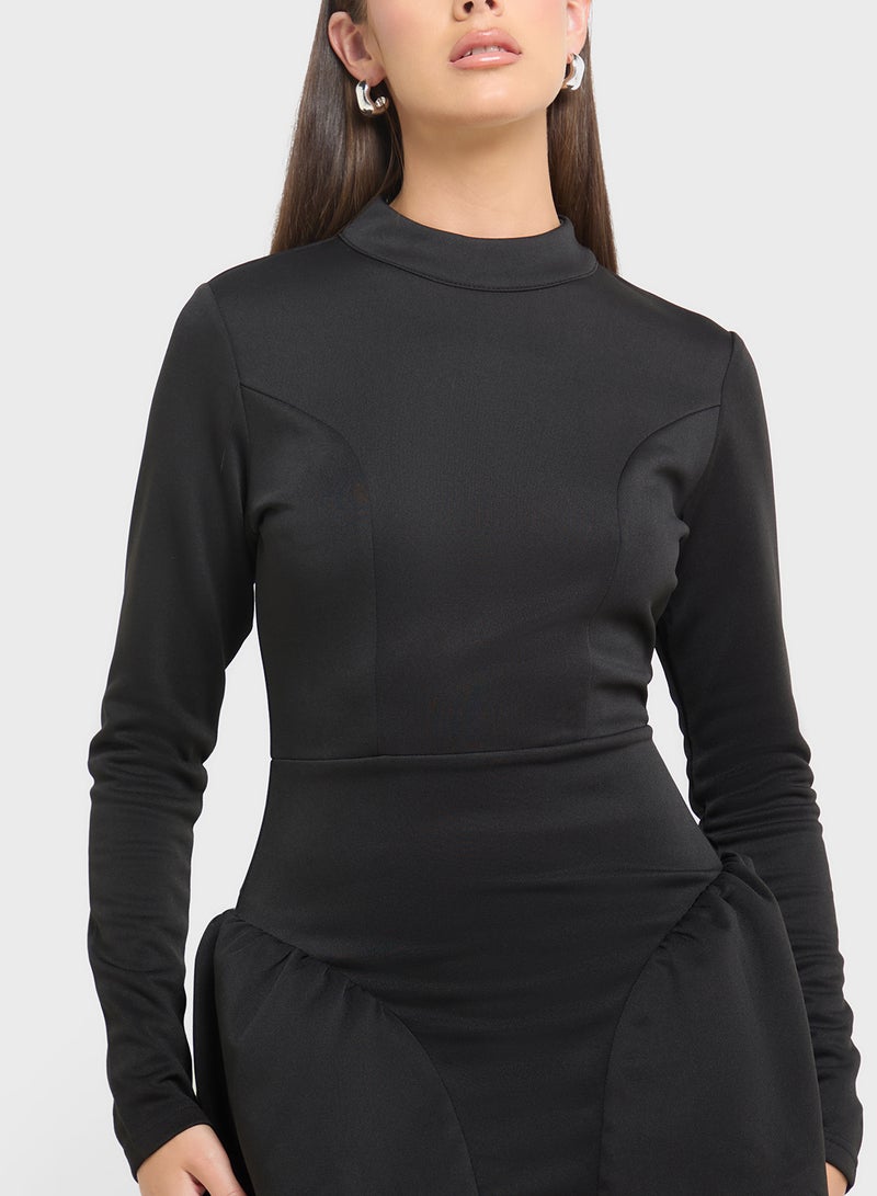 جينجر فستان بياقة عالية وحافة منتفخة - Image 3