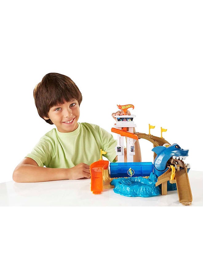 Hot Wheels - تغيير لون هيو  مواجهة جرف القرش - Image 1