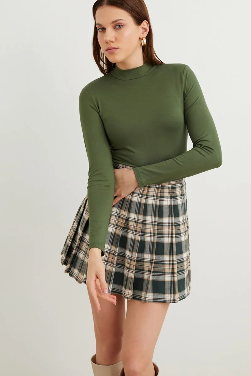 بيبانتولون BIPANTOLON Women's Slim Fit Half Turtleneck Bodysuit