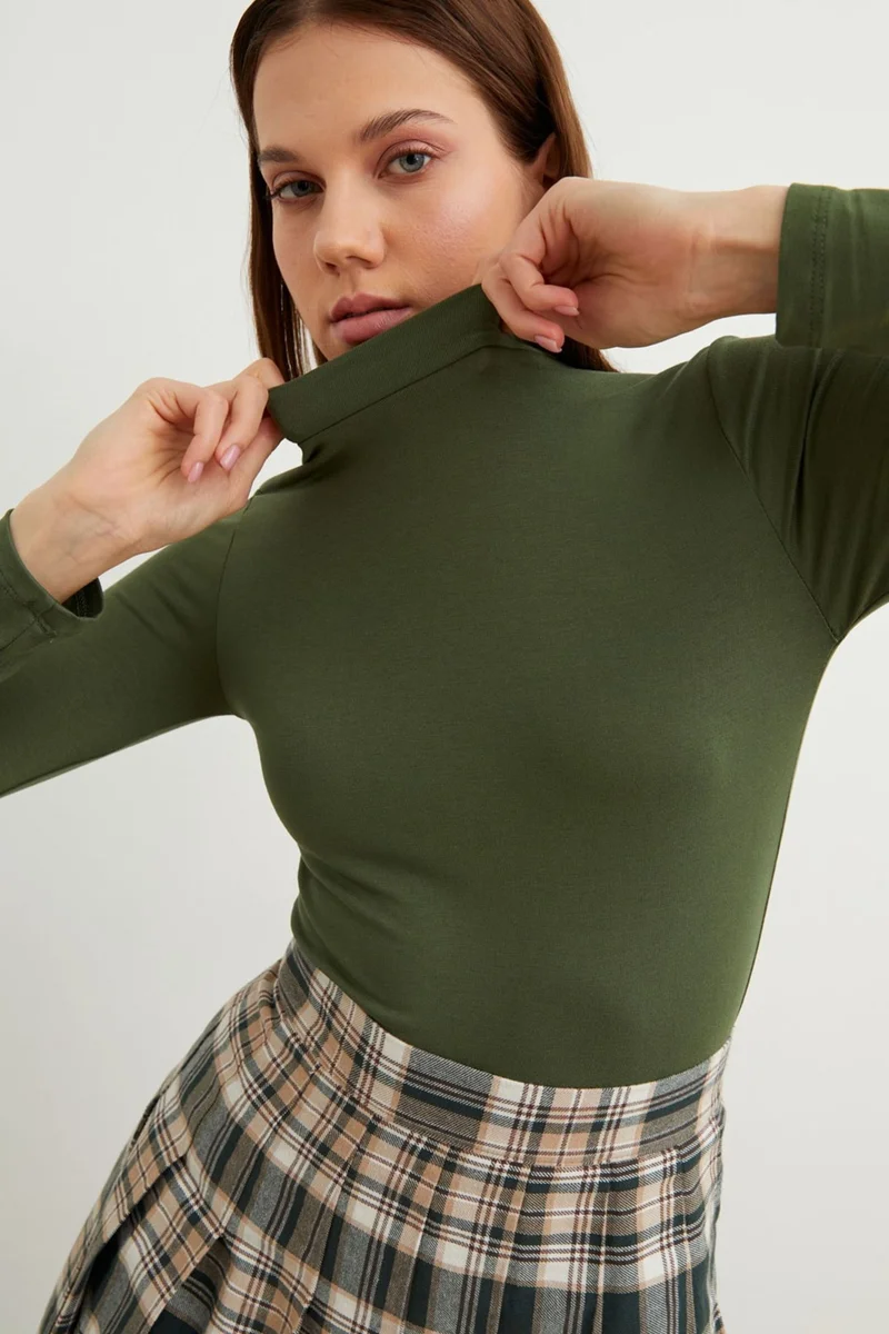بيبانتولون BIPANTOLON Women's Slim Fit Half Turtleneck Bodysuit