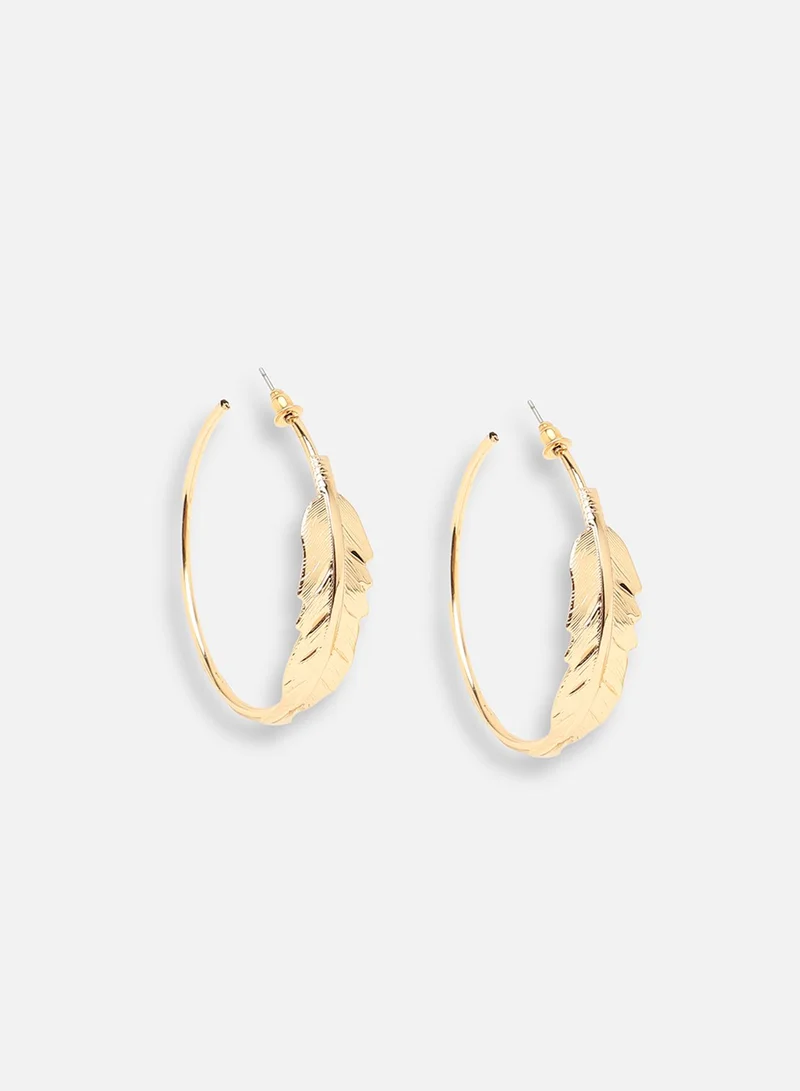 سوهي حلق مطلي بالذهب مصمم للحفلات