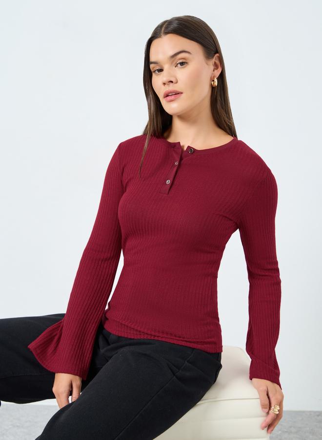 ستايلي تيشيرت أحمر محبوك بنمط هينلي ومناسب للجسم - Image 1