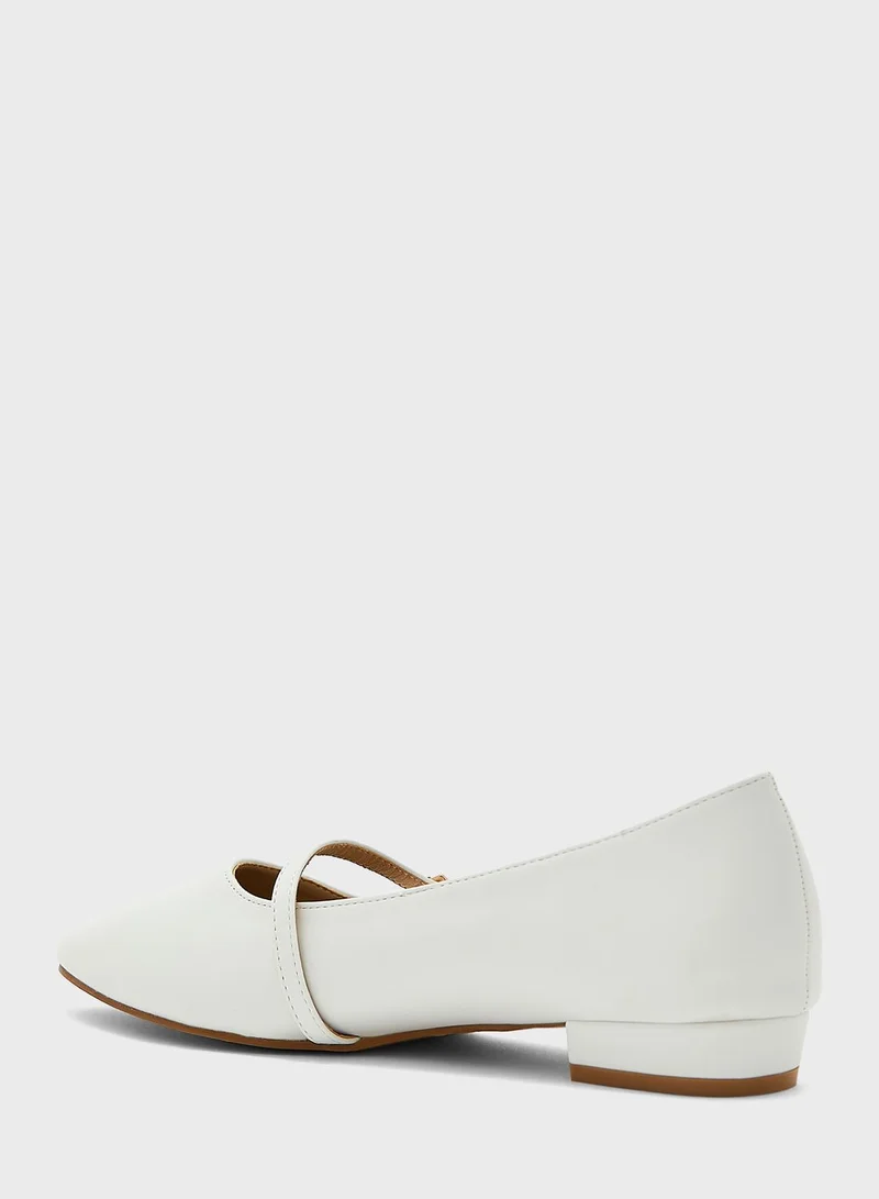 ELLA Pointed Flat Shoe