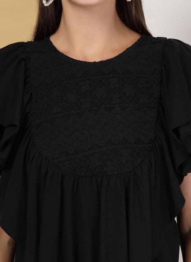 Rue Collection بلوزة قطنية سوداء بأكمام متطايرة وكرانيش للنساء - Image 2