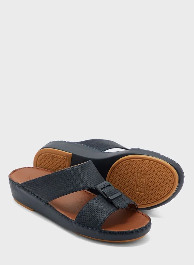 روبرت وود Buckle Detail Traditional Arabic Sandals