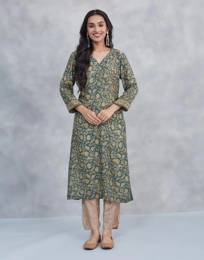 فاب انديا كرتا طويل بقصة ضيقة مطبوع يدويًا من مزيج الرايون الأخضر