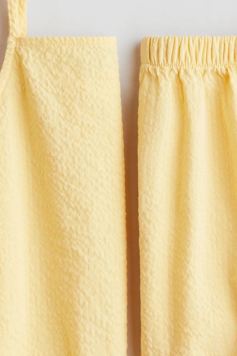 اتش اند ام طقم قطني من بلوزة بحمالات كتف وشورت - عبوة من قطعتين